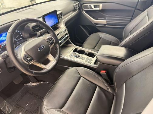 AGATE BLACK METALLIC 2023 Ford Explorer XLT
