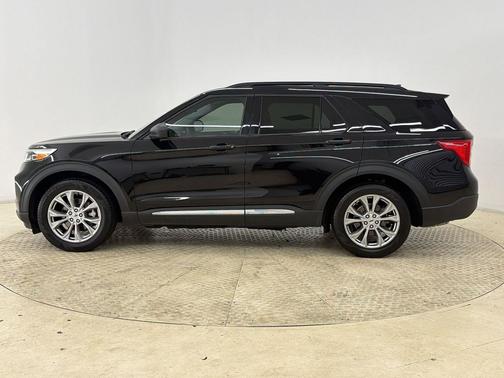 AGATE BLACK METALLIC 2023 Ford Explorer XLT