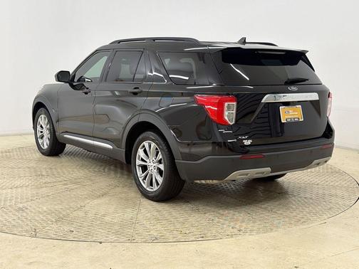 AGATE BLACK METALLIC 2023 Ford Explorer XLT