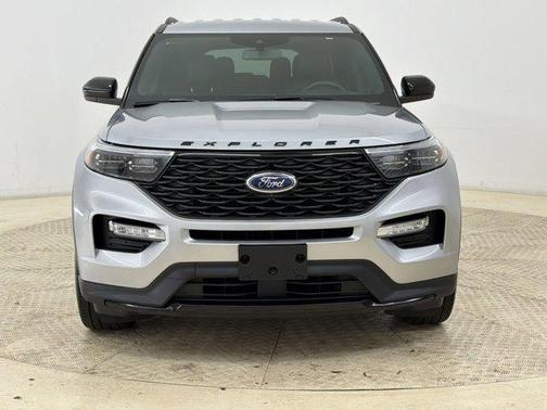ICONIC SILVER METALLIC 2023 Ford Explorer ST-Line
