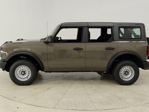 2025 Ford Bronco Base 4 Door 4x4