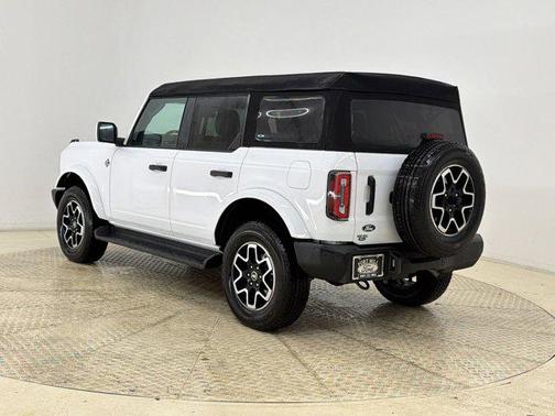 Oxford White 2026 Ford Bronco Outer Banks