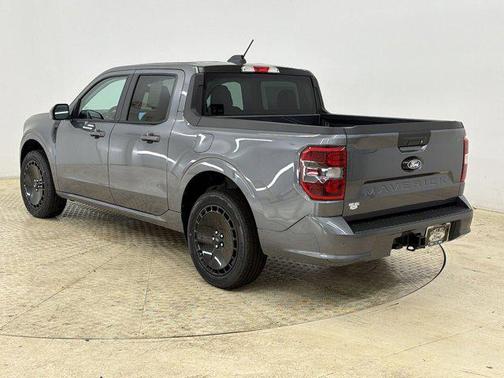 Carbonized Gray Metallic 2026 Ford Maverick Lobo Standard