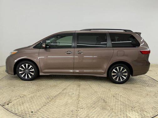 2018 Toyota Sienna Limited Premium