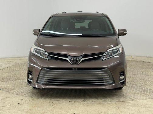 2018 Toyota Sienna Limited Premium