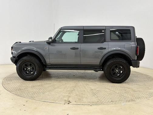 CARBONIZED GRAY METALLIC 2024 Ford Bronco Wildtrak