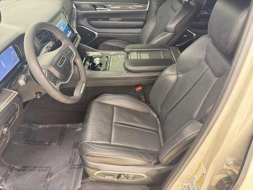 Luxury White Pearlcoat 2022 Jeep Wagoneer Series II 4x2