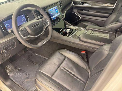 Luxury White Pearlcoat 2022 Jeep Wagoneer Series II 4x2