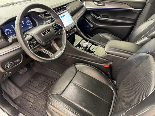 2022 Jeep Grand Cherokee Overland