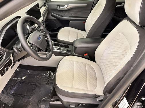 AGATE BLACK METALLIC 2023 Ford Escape Active