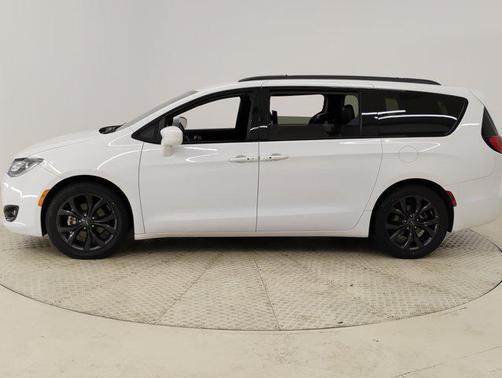 2019 Chrysler Pacifica Touring-L Plus