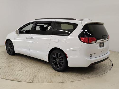 2019 Chrysler Pacifica Touring-L Plus