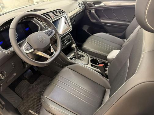 Opal White Pearl 2023 Volkswagen Tiguan 2.0T SE