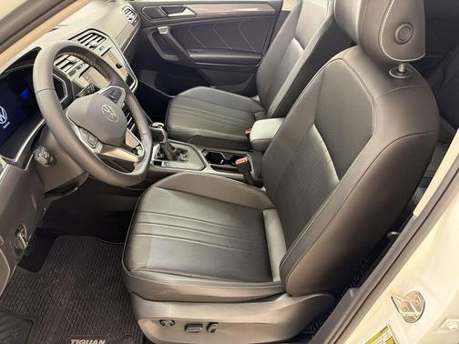 Opal White Pearl 2023 Volkswagen Tiguan 2.0T SE