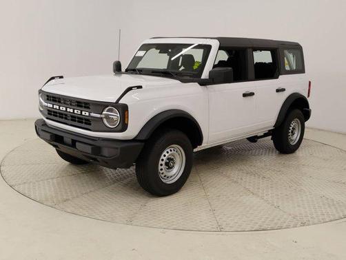 2025 Ford Bronco Base 4 Door 4x4