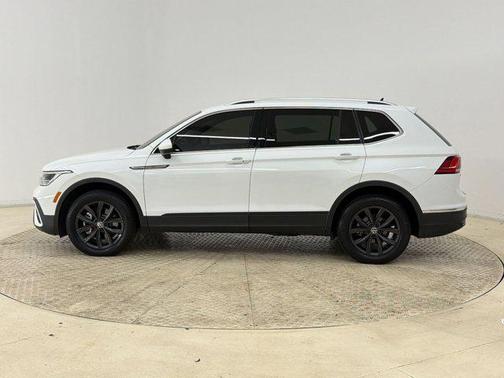 Pure White 2024 Volkswagen Tiguan 2.0T SE