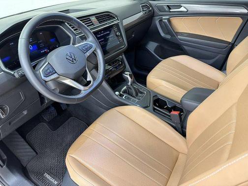 Pure White 2024 Volkswagen Tiguan 2.0T SE