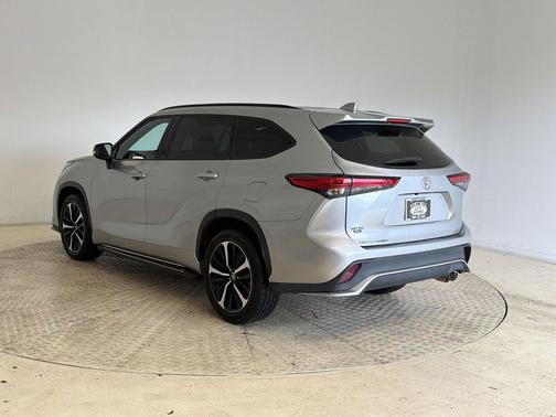 Celestial Silver Metallic 2021 Toyota Highlander XSE