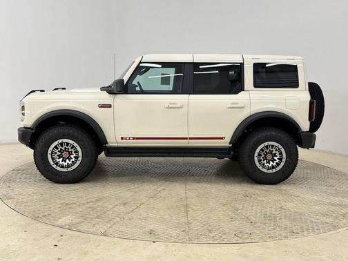 WIMBLEDON WHITE 2026 Ford Bronco Outer Banks