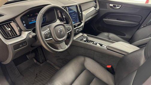 2023 Volvo XC60 Recharge Plug-In Hybrid T8 Core Bright Theme