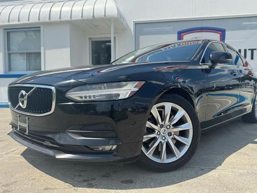 2017 Volvo S90 T6 Momentum