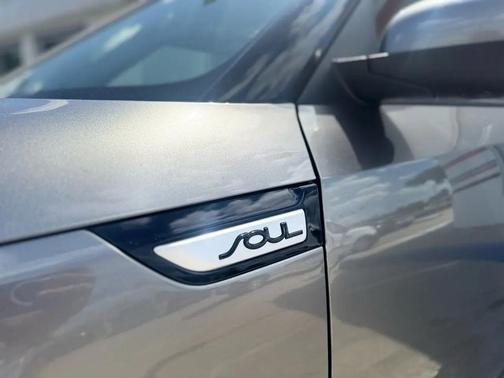 Titanium Gray 2018 Kia Soul +