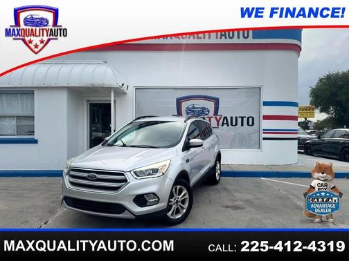 Ingot Silver Metallic 2017 Ford Escape SE