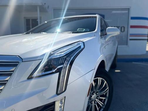 Crystal White Tricoat 2018 Cadillac XT5 Luxury
