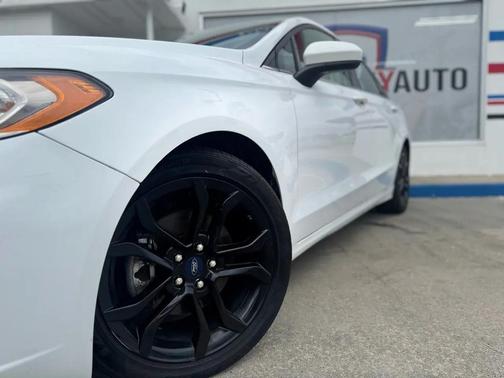 Oxford White 2020 Ford Fusion SE