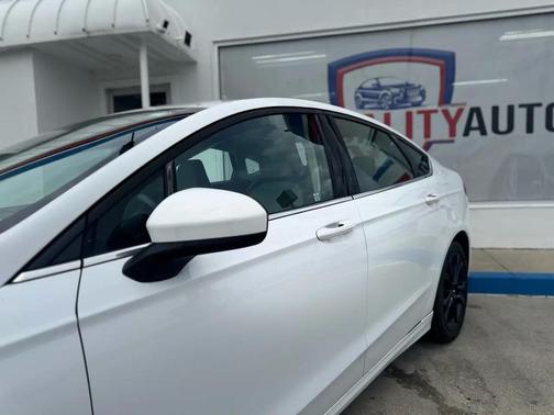 Oxford White 2020 Ford Fusion SE