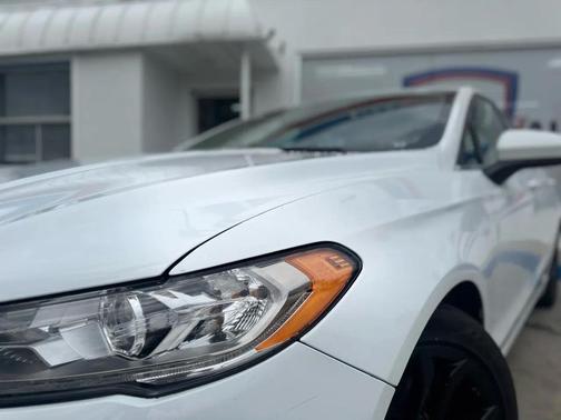 Oxford White 2020 Ford Fusion SE