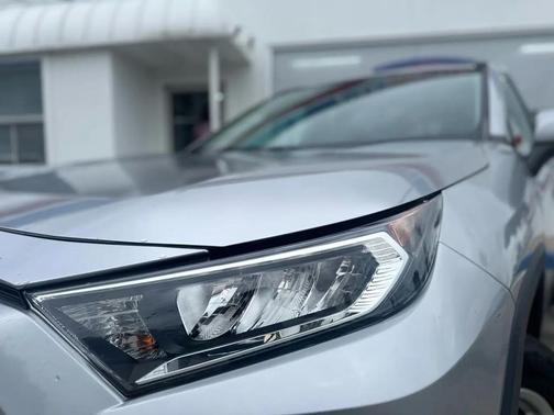 Silver Sky Metallic 2020 Toyota RAV4 XLE