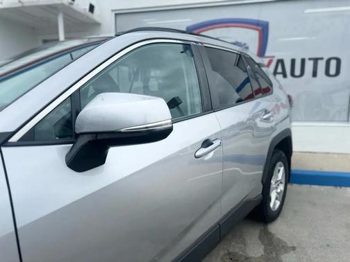 Silver Sky Metallic 2020 Toyota RAV4 XLE