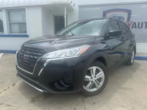Super Black 2024 Nissan Kicks S