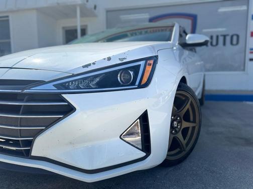 2020 Hyundai ELANTRA SE