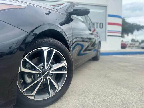 Aurora Black 2023 Kia Forte LXS