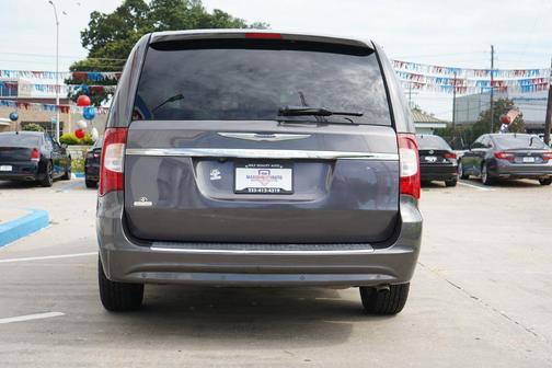 2016 Chrysler Town & Country Limited Platinum