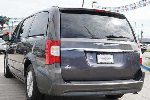 2016 Chrysler Town & Country Limited Platinum