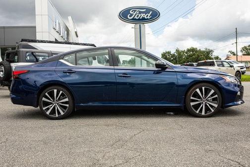 2022 Nissan Altima SR FWD