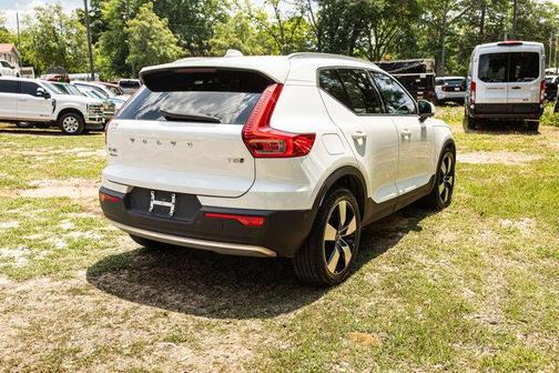 Ice White 2019 Volvo XC40 T5 Momentum