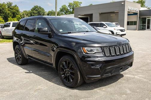 Diamond Black Crystal Pearlcoat 2021 Jeep Grand Cherokee Laredo
