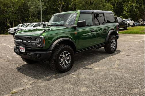 ERUPTION GREEN METALLIC 2025 Ford Bronco Badlands