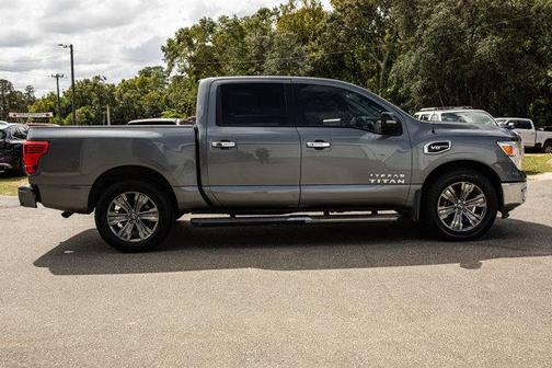 2017 Nissan Titan SV