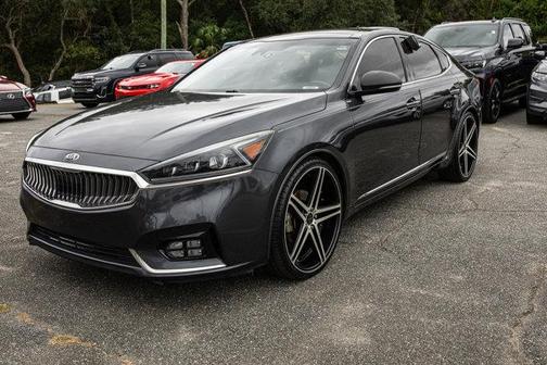 2017 Kia Cadenza Technology