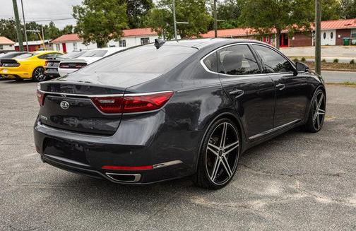 2017 Kia Cadenza Technology