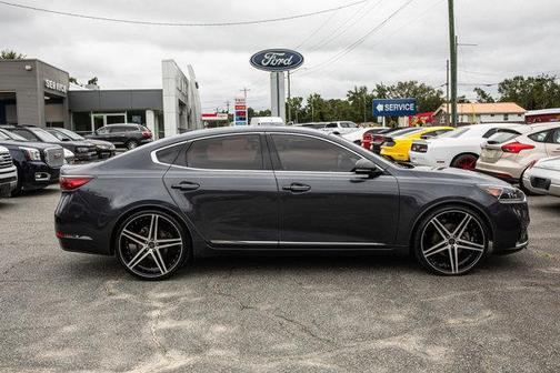2017 Kia Cadenza Technology