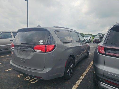 2020 Chrysler Pacifica Touring L