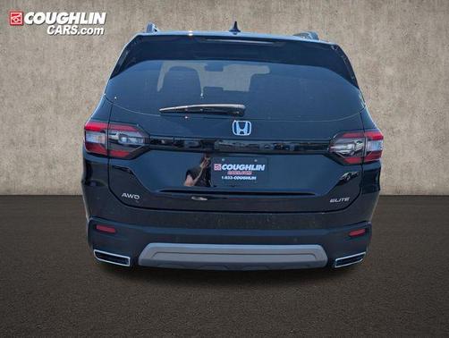 Crystal Black Pearl 2025 Honda Pilot Elite