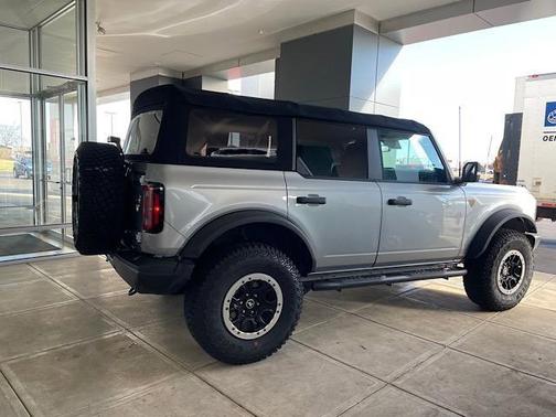 Photo 3 of 24 of 2022 Ford Bronco Badlands