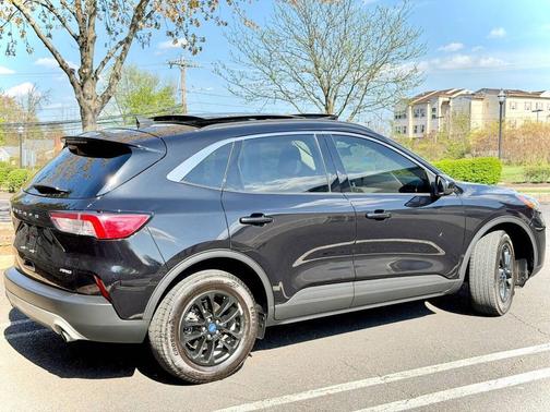 Agate Black Metallic 2020 Ford Escape SE